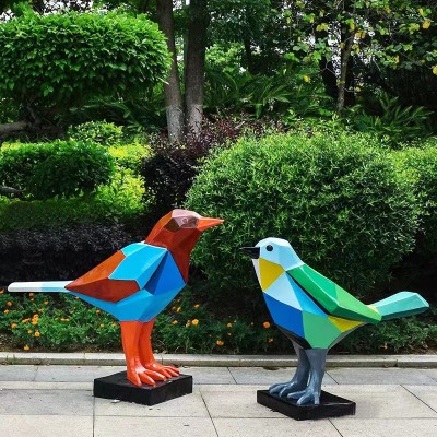 玻璃钢彩绘小鸟造型雕塑户外景观艺术摆件