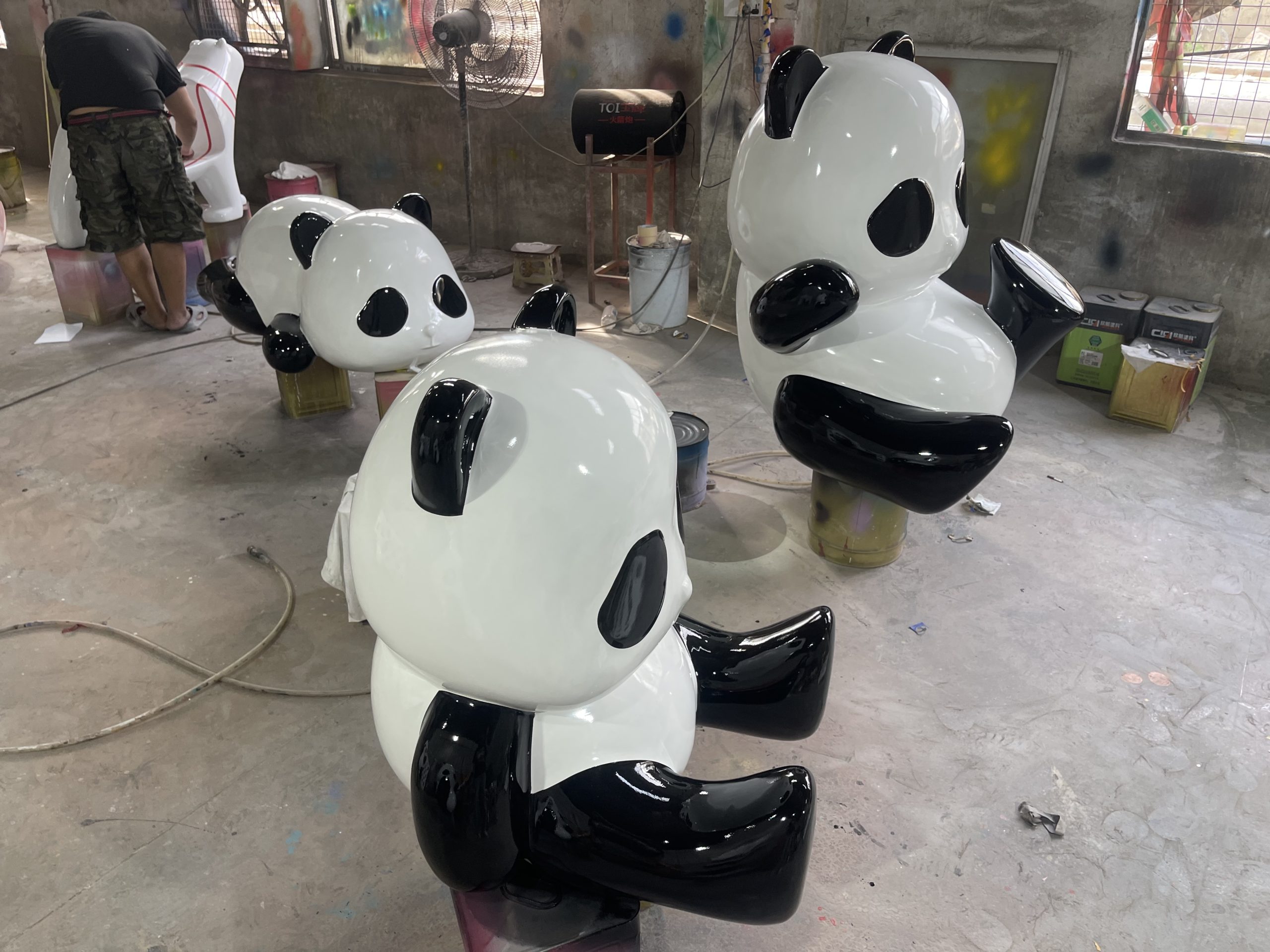 玻璃钢熊猫雕塑草坪公园草坪装饰摆件 玻璃钢熊猫雕塑草坪公园草坪装饰摆件